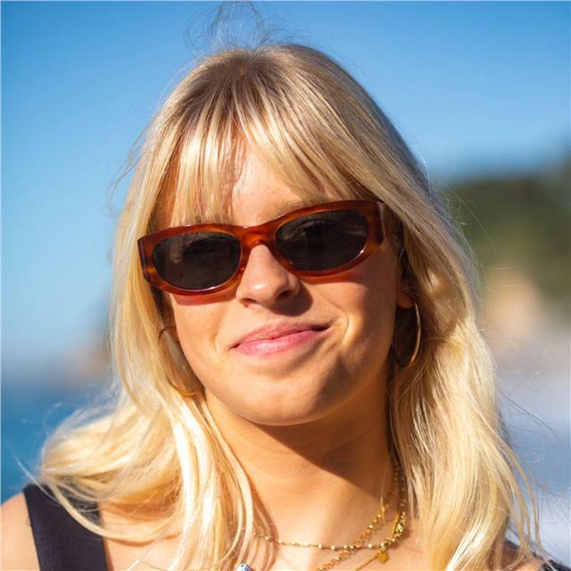 🌊🌟 Congratulations to our amazing surfer @sarah_leiceaga for securing 3rd place at the first Pro Junior in Morocco! 🏄‍♀️🇲🇦 Check out Sarah rocking our stylish Keramas sunglasses by Mundaka Optic. Designed for ultimate comfort and style, these shades are perfect for any sunny adventure! 😎✨ Swipe to see @sarah_leiceaga in action and get inspired by her incredible journey. Whether you’re hitting the waves or just enjoying a sunny day, our Keramas sunglasses have got you covered. 🌞🌴 📸 @guillaumecardiet_photos 👉 Tap the link in our bio to shop now and join the #mundakaopticfamily #projunior #surflife #keramas #mundakaoptic #beachstyle #sunnyday